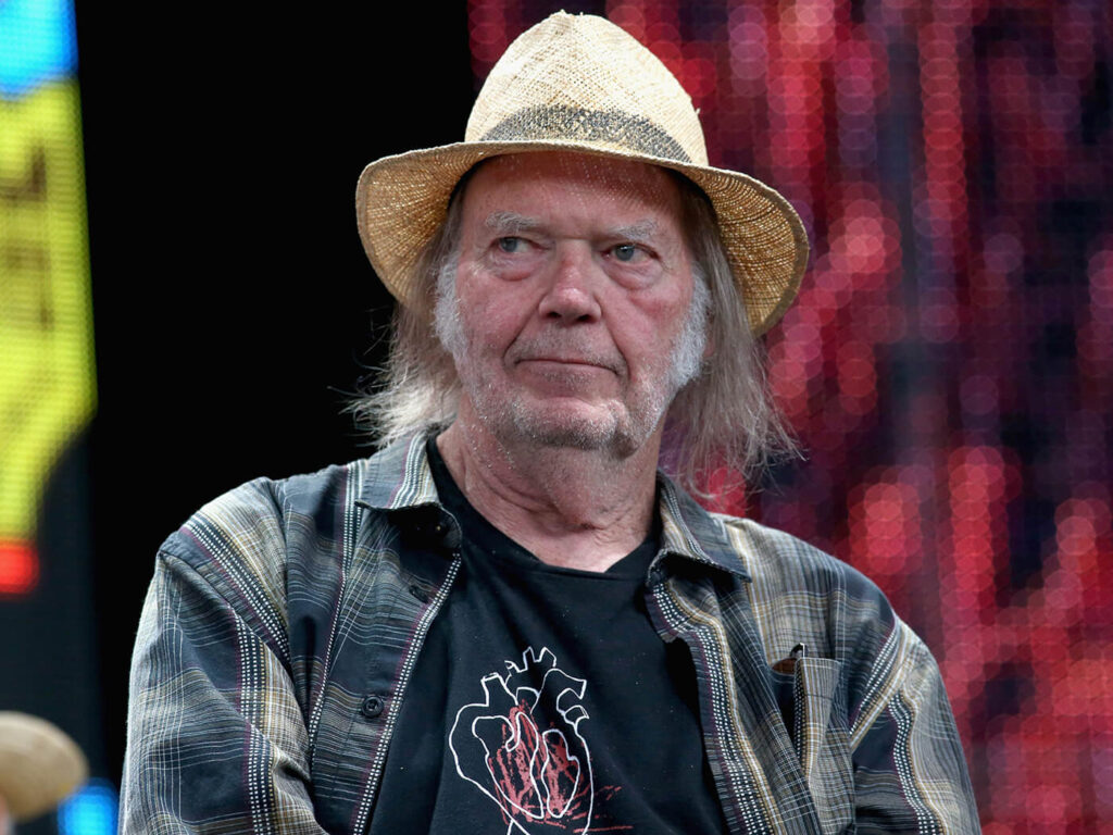 neil-young-confirms-he-will-play-glastonbury