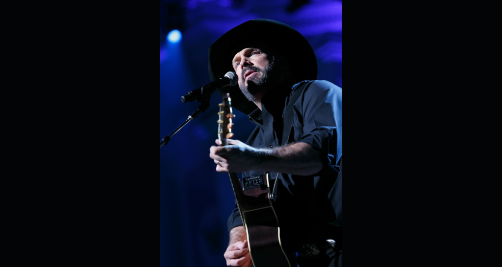 garth-brooks’-‘no-fences’-briefly-appears-on-spotify-despite-the-artist’s-amazon-music-exclusive-deal