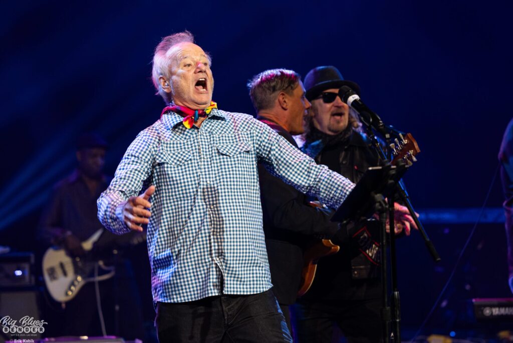 watch:-bill-murray-and-blood-brothers-kick-off-mini-tour-in-chicago-with-“like-a-rolling-stone”