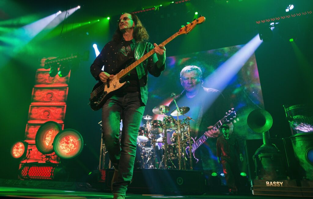 rush-reflect-on-2015-farewell-tour:-“we-let-our-british-and-european-fans-down”