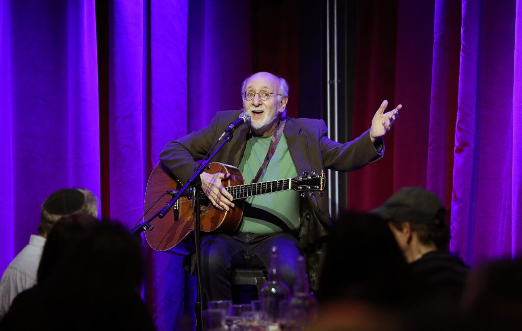 folk-star,-convicted-child-sex-offender-and-‘puff-the-magic-dragon’-writer-peter-yarrow-dies,-age-86