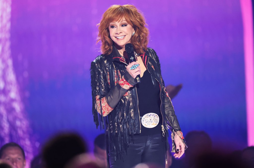 reba-mcentire-set-to-produce-&-star-in-new-film-‘the-all-girl-filling-station’s-last reunion’