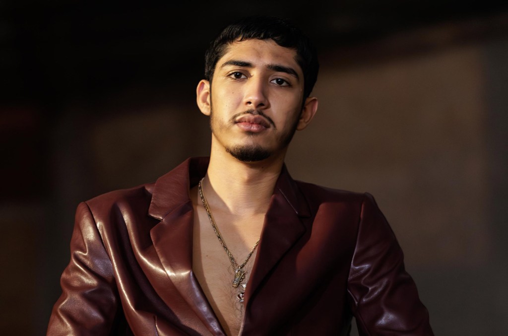 neton-vega-goes-reggaeton-with-‘loco’-&-achieves-his-fourth-top-10-on-hot-latin-songs chart