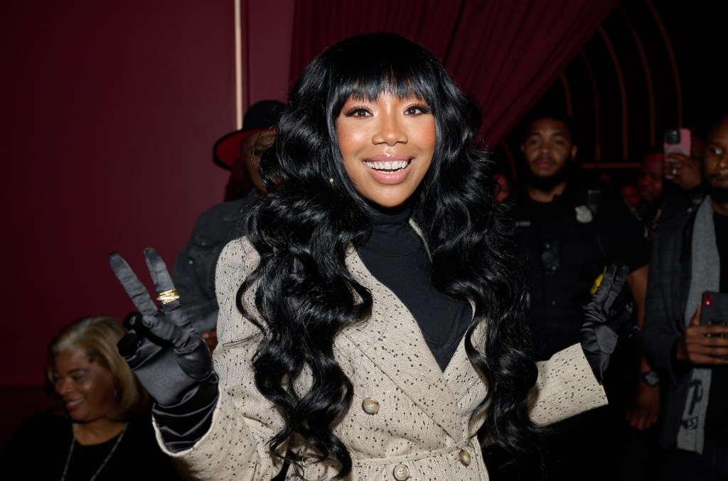 brandy-announces-upcoming-memoir:-‘it’s-a-reflection-of-resilience,-hope-&-rediscovering myself’