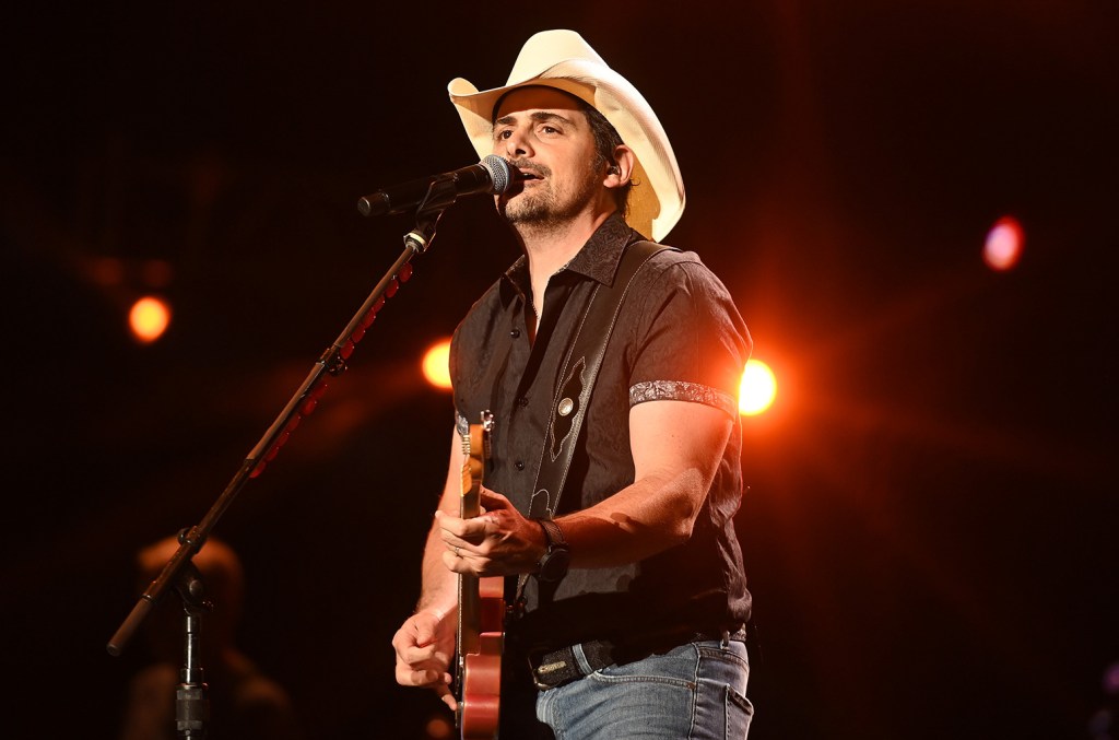 brad-paisley-reveals-his-&-wife-kimberly-williams-paisley’s-former-la.-area-home-burned-in wildfires