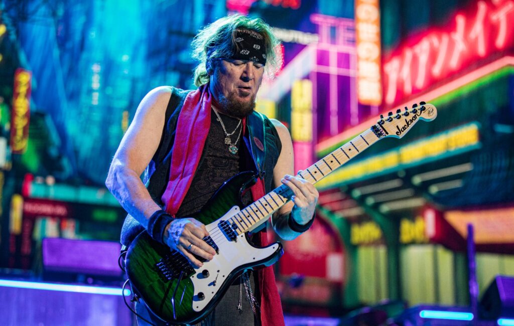 iron-maiden-guitarist-adrian-smith’s-malibu-home-destroyed-in-wildfires