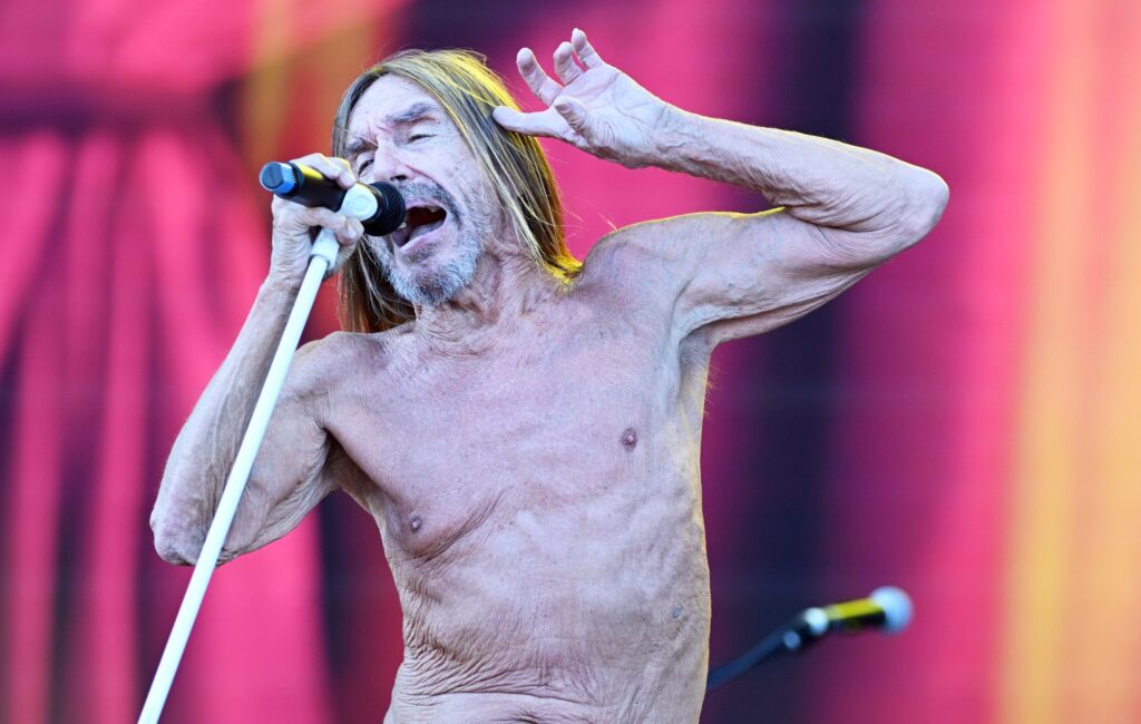 watch-iggy-pop’s-explosive-performance-of-‘modern-day-ripoff’-from-montreux-jazz-festival