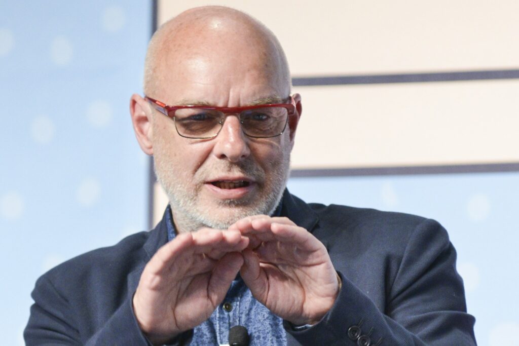 how-brian-eno-used-ai-to-make-music-like-his-own