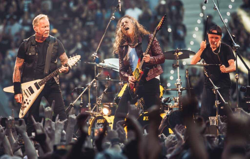 metallica-donate-$500,000-to-la-wildfire-relief-efforts