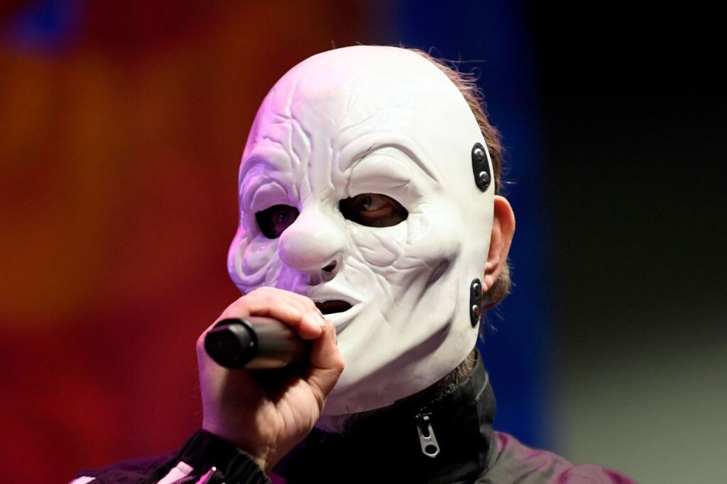 clown-warns-slipknot-fans-about-‘look-outside-your-window’-album