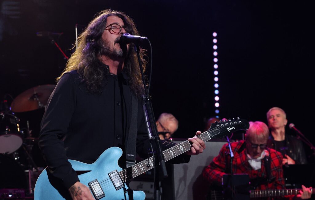 dave-grohl-spent-birthday-making-meals-for-families-hit-by-la-wildfires 