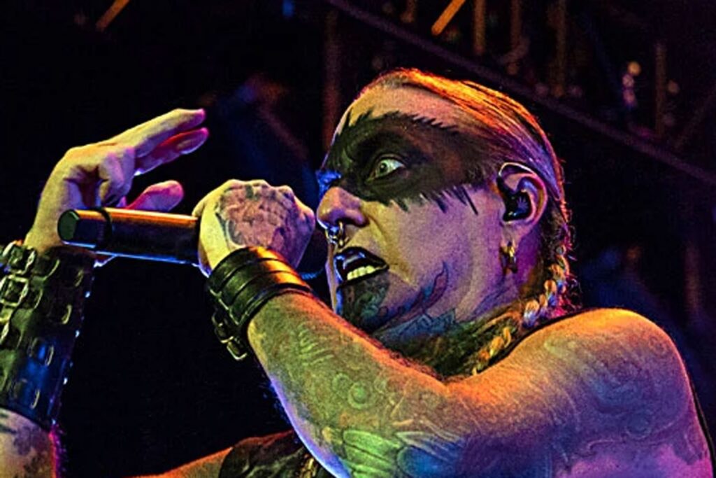 coal-chamber’s-dez-fafara-issues-statement-on-tour-cancelation