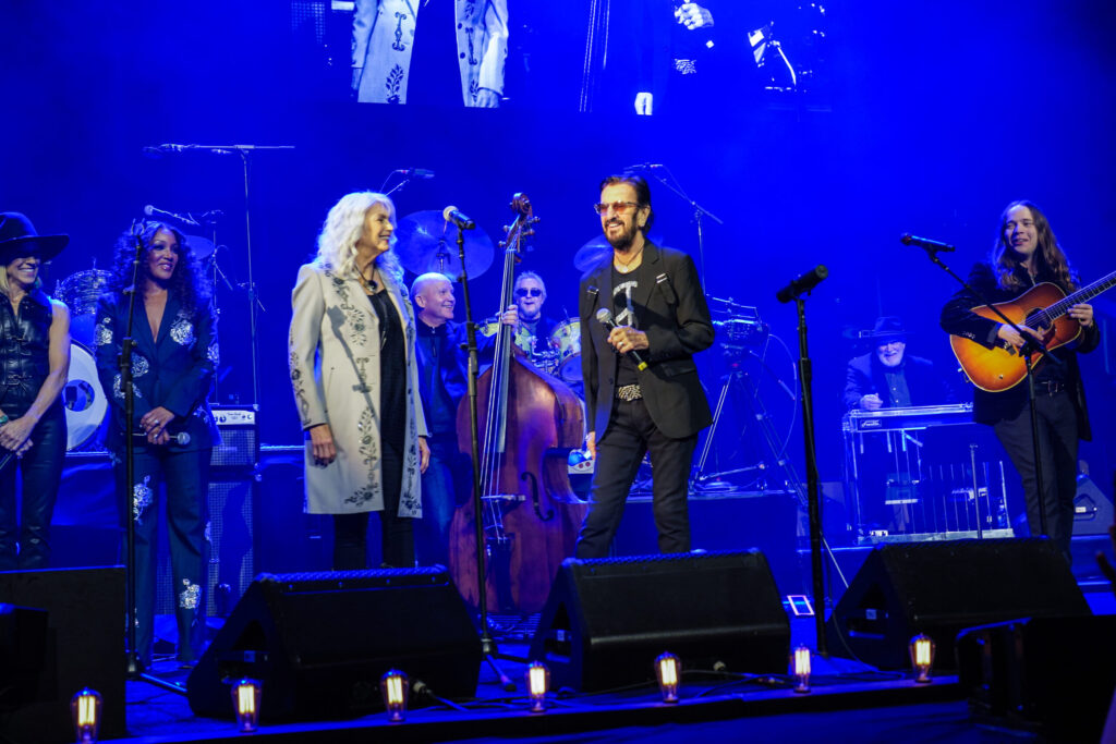 ringo-starr-enlists-help-from-billy-strings,-emmylou-harris,-jack-white,-sheryl-crow-and-more-at-ryman-auditorium,-announces-grand-ole-opry-debut