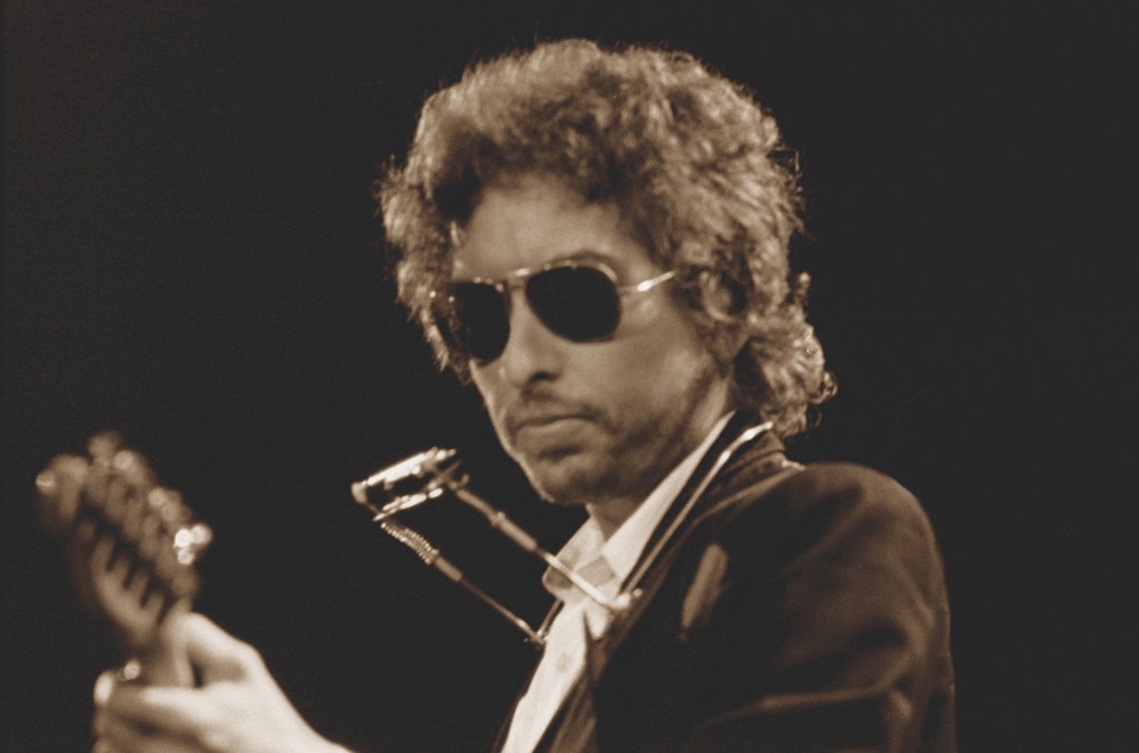 bob-dylan-joins-tiktok-ahead-of-looming-app ban