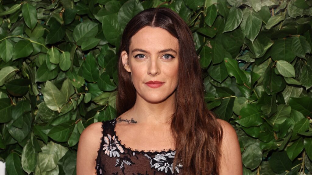 riley-keough-says-she-was-“never-told-anything”-about-michael-jackson-abuse-allegations-during-marriage-to-mum-lisa-marie-presley