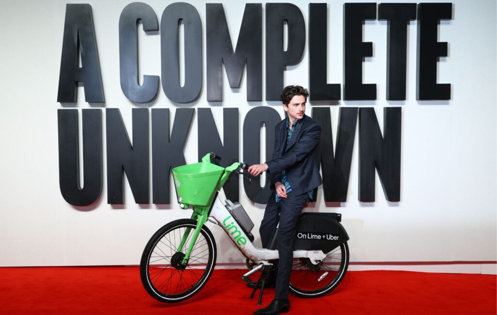 timothee-chalamet-fined-for-riding-lime-bike-into-‘a-complete-unknown’-uk-premiere