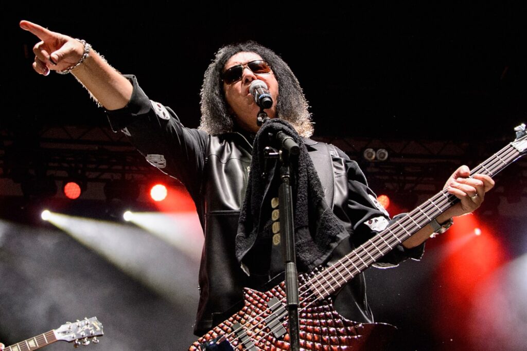 gene-simmons-extends-2025-solo-band-tour