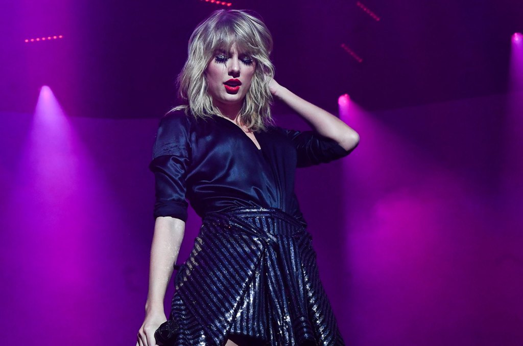 taylor-swift-scores-record-breaking-15th-no.-1-on-top-album-sales-chart-with-‘lover:-live-from paris’