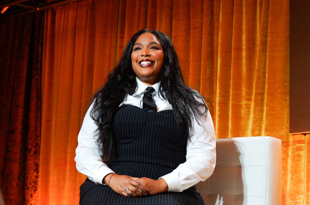 lizzo-says-she’s-reached-her-‘weight-release-goal’:-see-her-latest photos