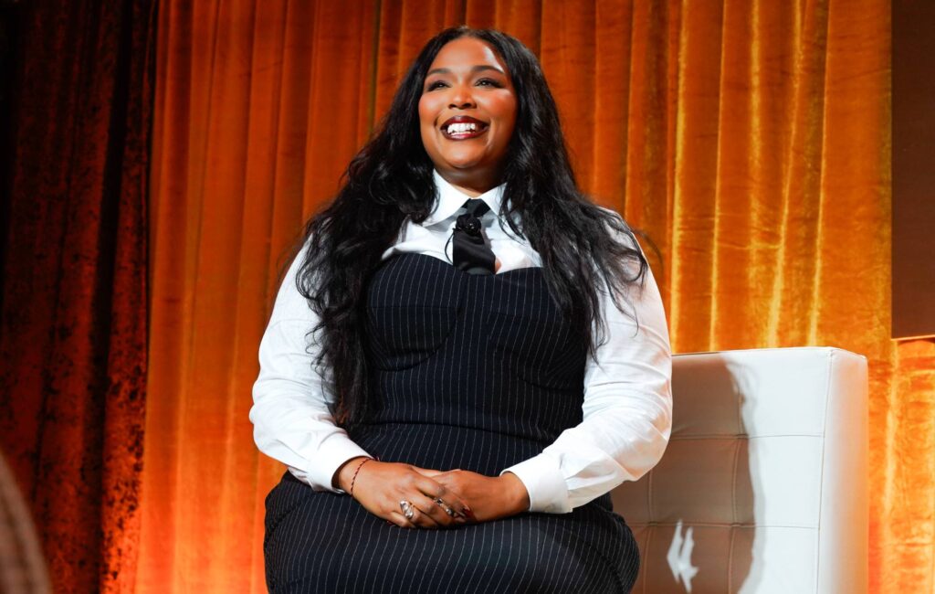 lizzo-celebrates-reaching-“weight-release”-goal:-“you-can-do-anything-you-put-your-mind-to”