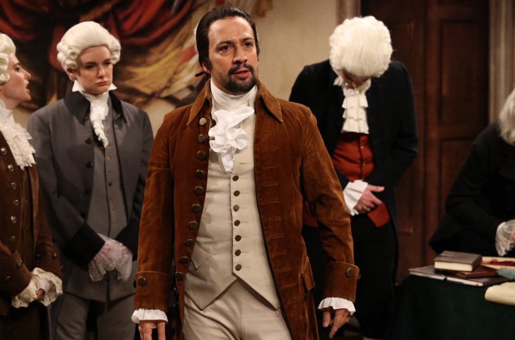 lin-manuel-miranda-reprises-‘hamilton’-role,-gets-interrupted-by-trump-in-‘snl’-cold-open: watch