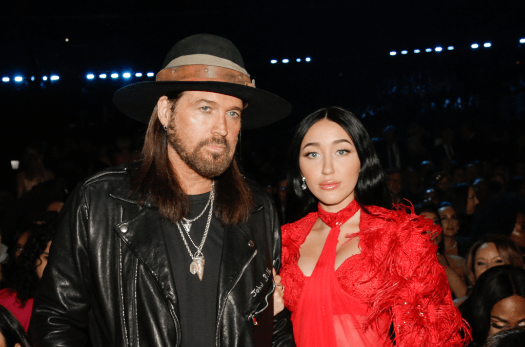 noah-cyrus-praises-dad-billy-ray’s-new-‘lost’-song-amid-family tensions