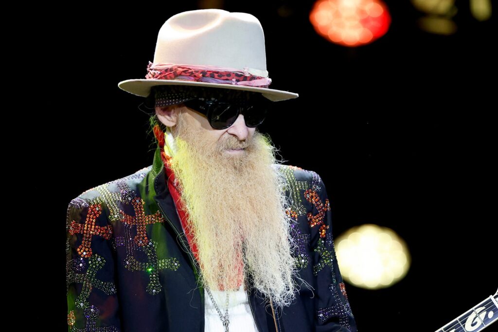 zz-top’s-billy-gibbons-likes-it-better-with-just-three