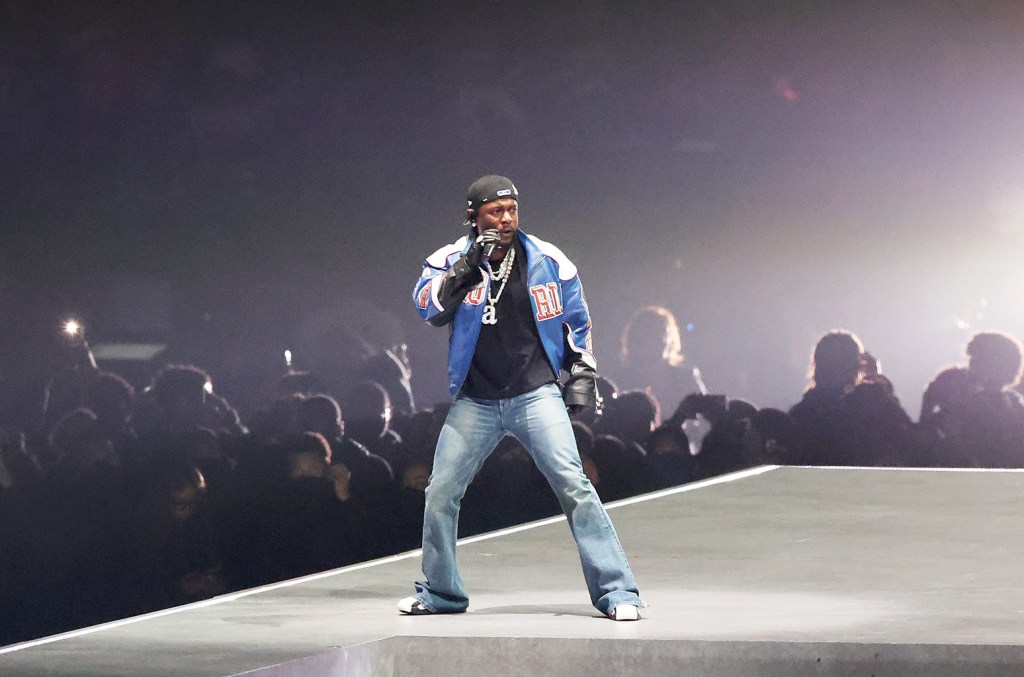 kendrick-lamar’s-flare-jeans-were-the-real-super-bowl-mvp:-shop-his-outfit here