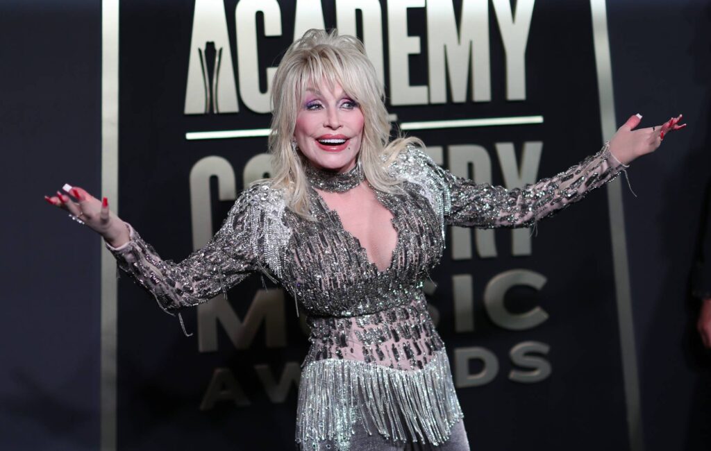 dolly-parton-musical-suspended-over-homophobic-abuse-in-manchester-as-star-speaks-out