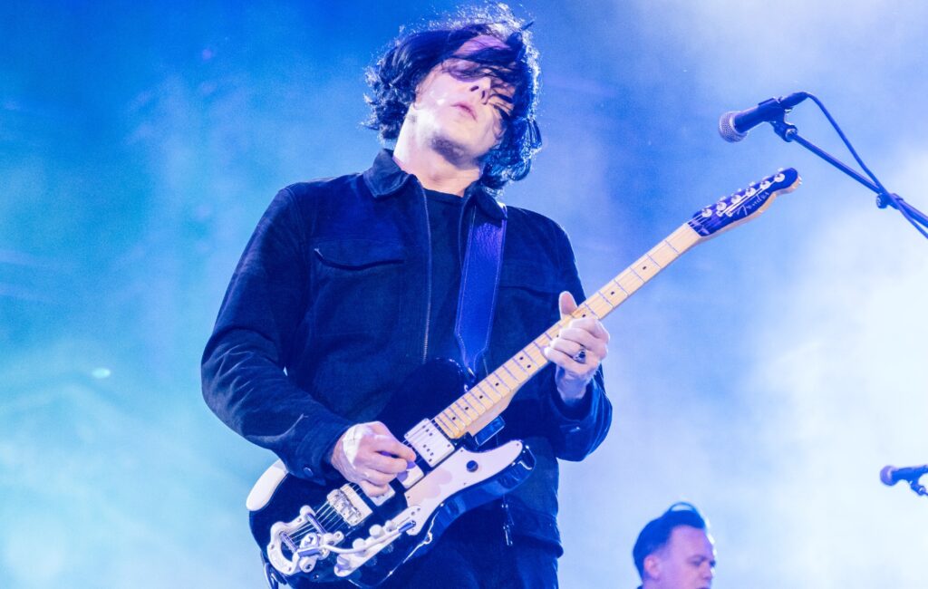 jack-white-joined-by-daughter-scarlett-for-‘archbishop-harold-holmes’-at-new-york-gig