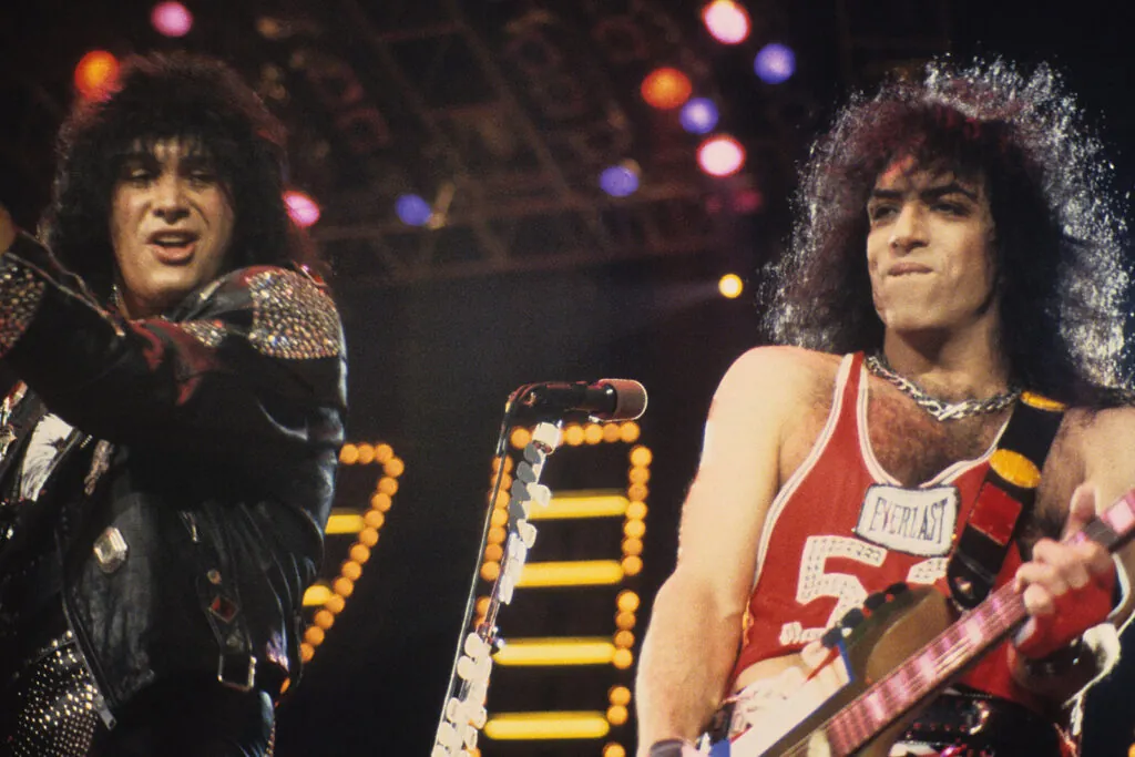 36-years-ago:-kiss-hits-a-dead-end-on-the-‘crazy-nights’-tour