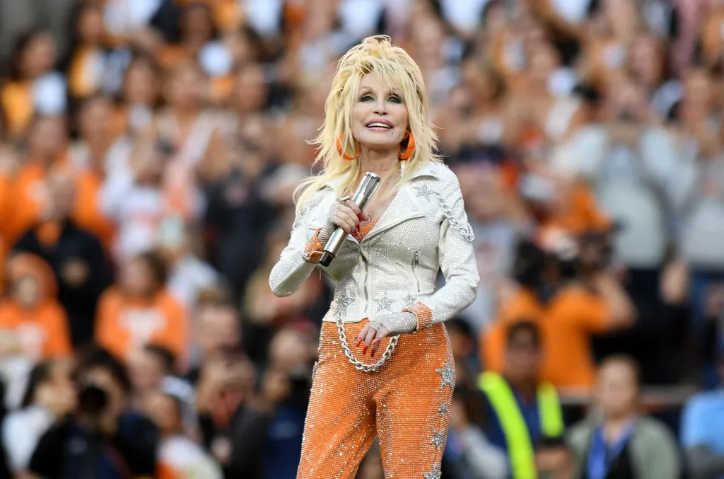 how-dolly-parton,-jack-harlow-&-steve-aoki-ended-up-playing-halftime-at-nfl-thanksgiving games