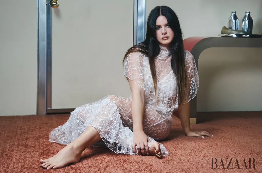 lana-del-rey-explains-how-she-survived-harsh-criticism-at-the-beginning-of-her career