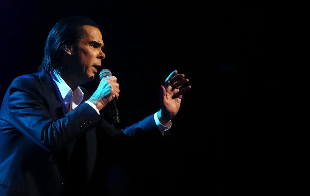 nick-cave-performs-moving-cover-of-the-pogues’-‘a-rainy-night-in-soho’-at-shane-macgowan’s-funeral