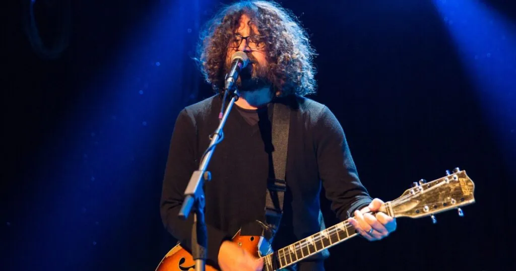 dinosaur-jr’s-lou-barlow-announces-two-free-solo-australian-shows