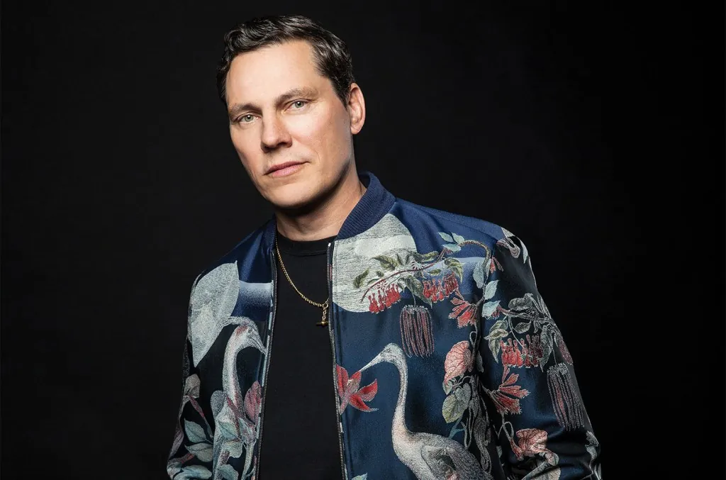 tiesto-drops-out-of-super-bowl dj-gig-due-to-‘personal-family-emergency’