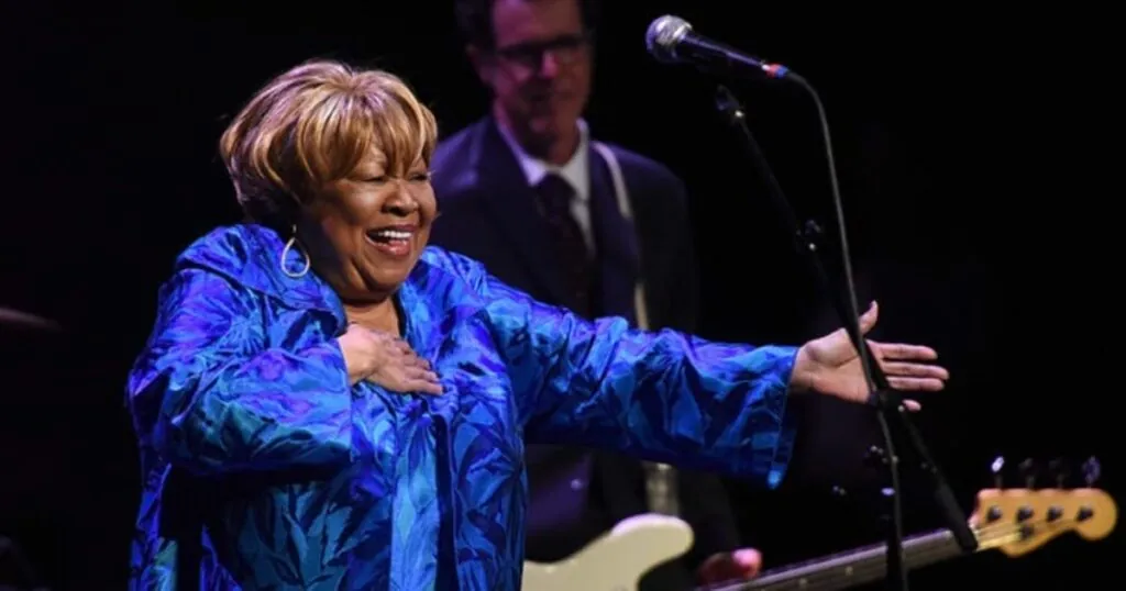 mavis-staples’-85th-birthday-celebration-to-feature-black-pumas,-grace-potter,-jeff-tweedy-and-more