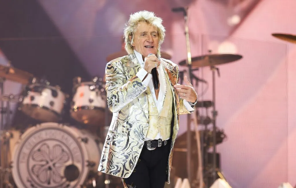 glastonbury-festival-announces-rod-stewart-for-2025-legend-slot