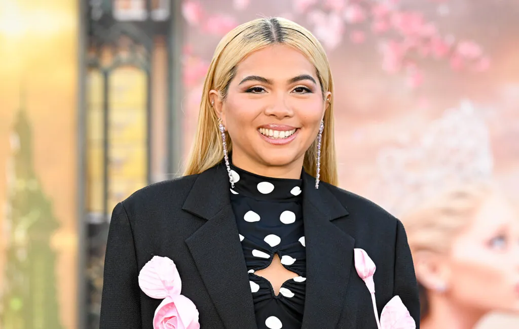 hayley-kiyoko-to-make-directorial-debut-with-‘girls-like-girls’-film